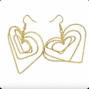 Gold Heart-Shaped Wire Earrings 3D movement